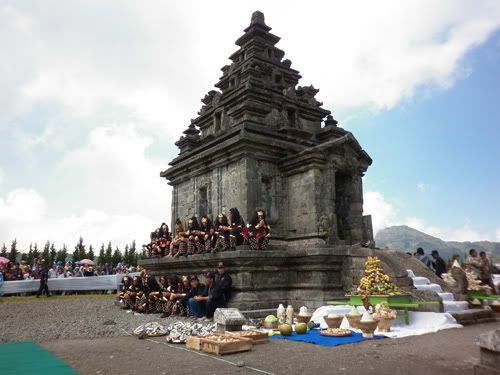 Dieng Culture Festival 2011: Potong Rambut Gimbal