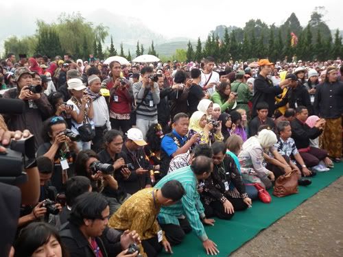 Dieng Culture Festival 2011: Potong Rambut Gimbal