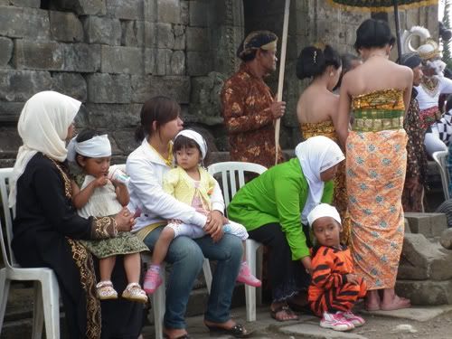 Dieng Culture Festival 2011: Potong Rambut Gimbal