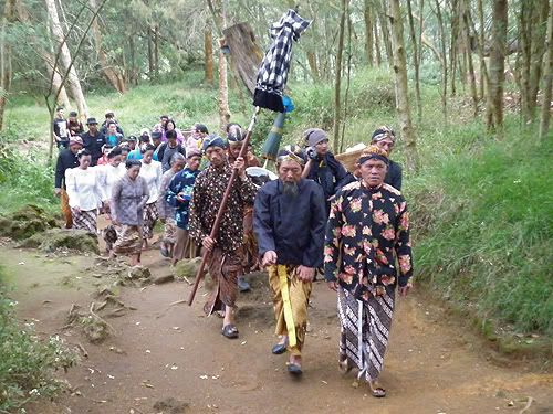 Dieng Culture Festival 2011: Larung Rambut Gimbal