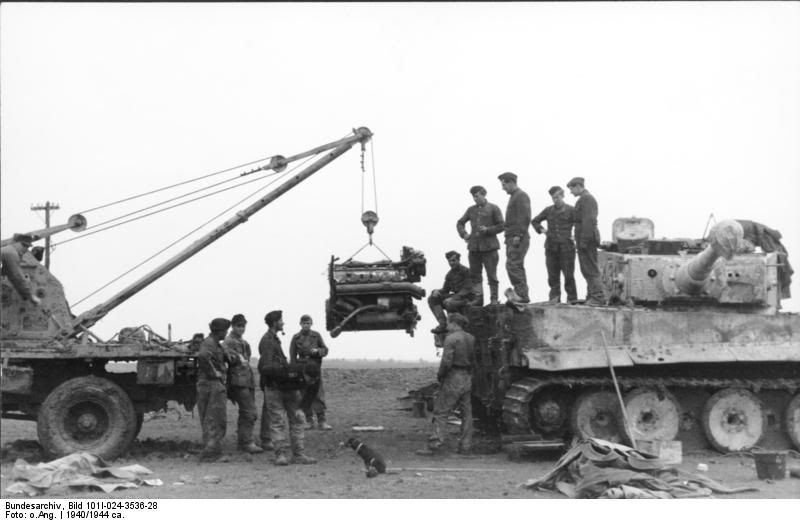 Bundesarchiv_Bild_101I-024-3536-282C_Kreta2C_Panzer_VI_28Tiger_I292C_Reparatur.jpg