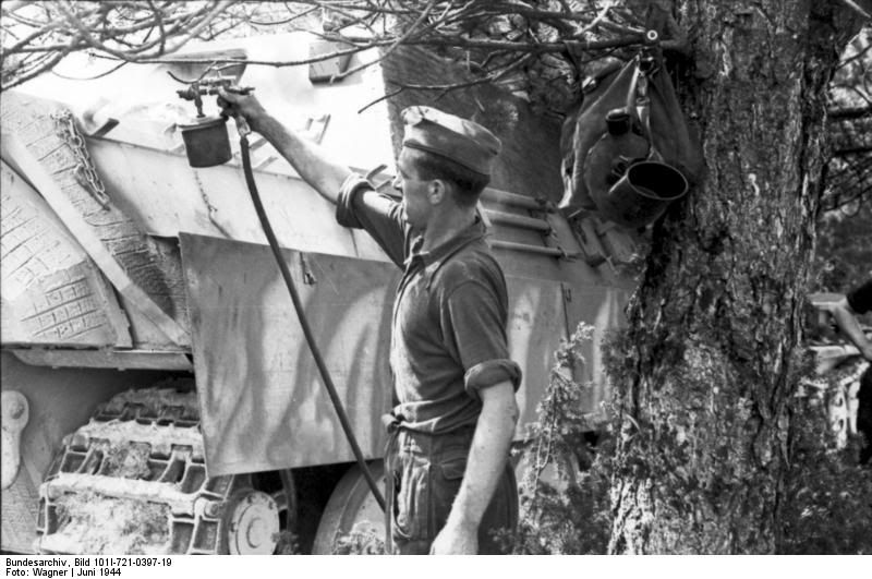 Bundesarchiv_Bild_101I-721-0397-192C_Frankreich2C_Jagdspanther_erhC3A4lt_neue_Farbe.jpg