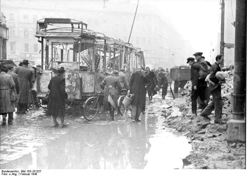 Bundesarchiv_Bild_183-J313272C_Berl.jpg