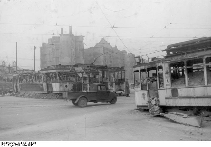 Bundesarchiv_Bild_183-R988282C_Berl.jpg