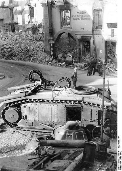 430px-Bundesarchiv_Bild_101I-382-0201-10A2C_Belgien2C_Beaumont2C_HC3A4userruinen.jpg