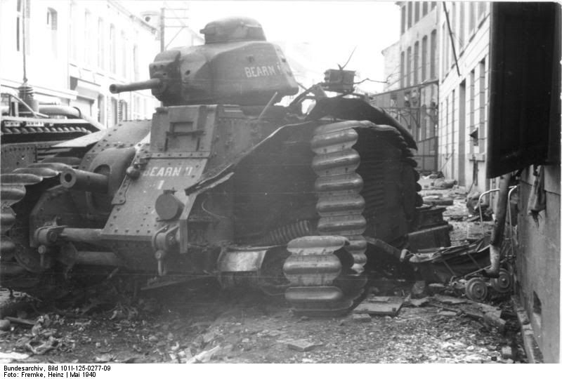 Bundesarchiv_Bild_101I-125-0277-092C_Im_Westen2C_zerstC3B6rter_franzC3B6sischer_Panzer_Char_B1.jpg