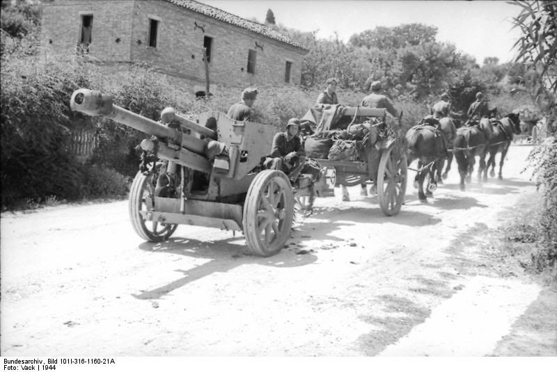 Bundesarchiv_Bild_101I-316-1160-21A2C_Italien2C_Feldhaubitze_in_Fahrstellung.jpg