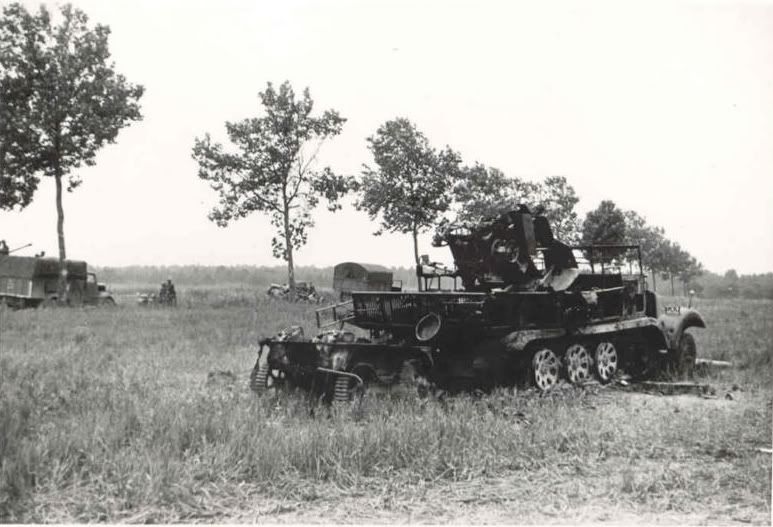 destroyed20SdKfz20Flak20with20Renau.jpg