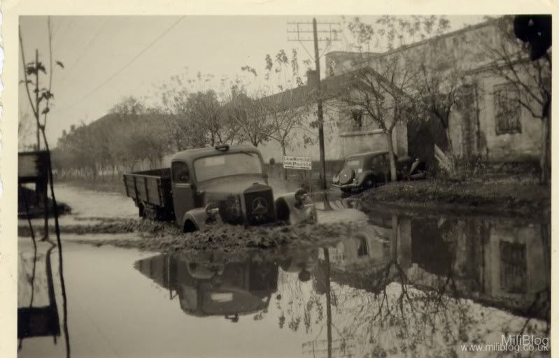 mercedes-lorry-in-floods.jpg