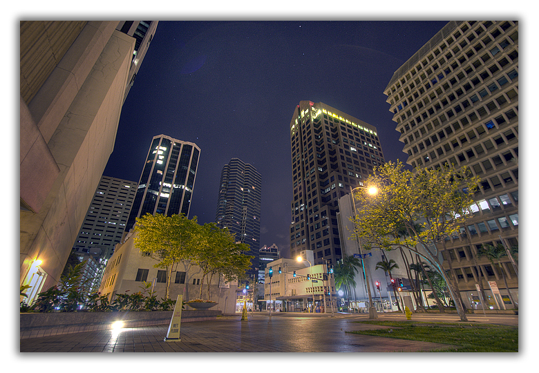 IMAGE: http://i107.photobucket.com/albums/m318/iNfEk/Canon%20XSi/HDR/IMG_1228.png