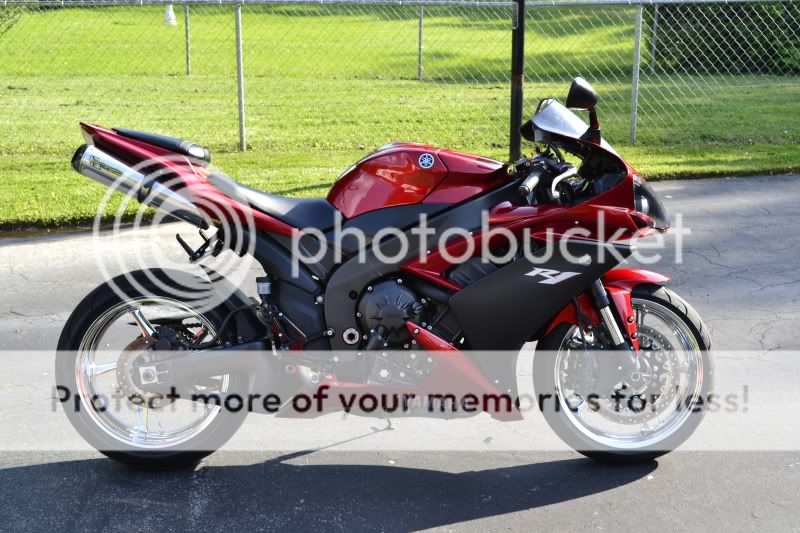 Yamaha R1 2007 Red